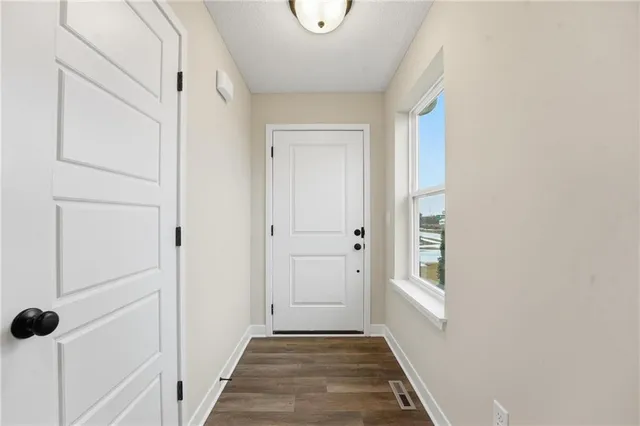 $371,143 | 1304 Southeast Windbreak Drive, Lee's Summit, MO 64081