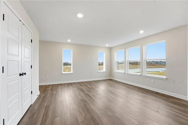 $371,143 | 1304 Southeast Windbreak Drive, Lee's Summit, MO 64081