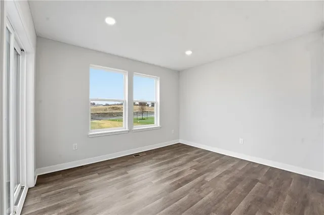 $371,143 | 1304 Southeast Windbreak Drive, Lee's Summit, MO 64081