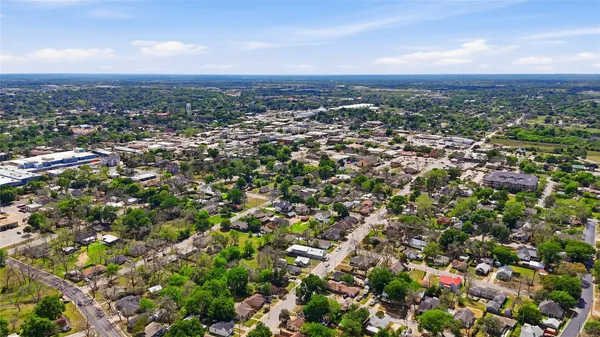 $260,000 | 805 East Academy Street, Brenham, TX 77833