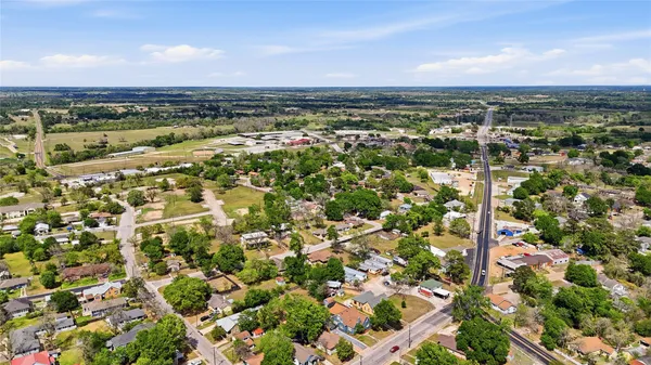 $260,000 | 805 East Academy Street, Brenham, TX 77833