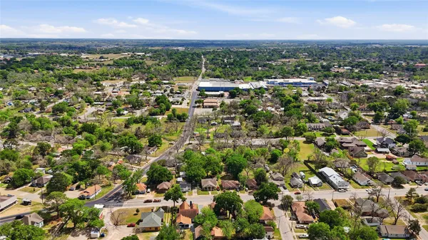 $260,000 | 805 East Academy Street, Brenham, TX 77833