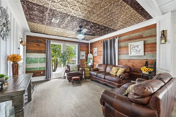 $260,000 | 805 East Academy Street, Brenham, TX 77833