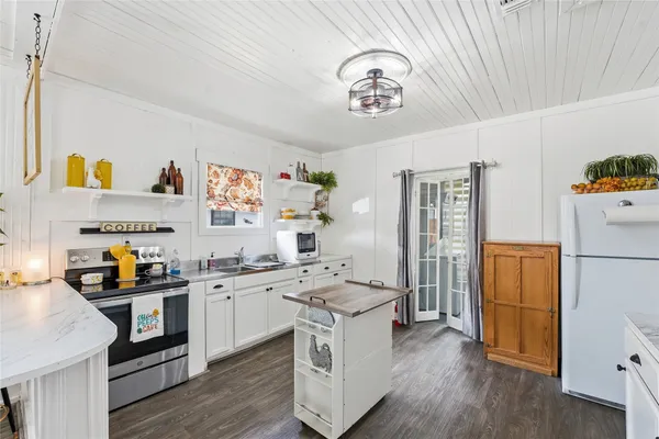 $260,000 | 805 East Academy Street, Brenham, TX 77833