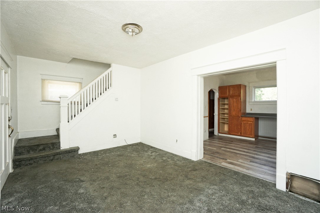 3443 Sheridan Road Youngstown, OH 44502 - Photo 3 of 24