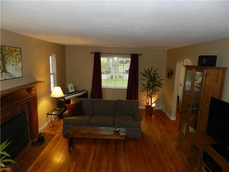 309 Edgewood Road Forest Hills, PA 15221 - Photo 13 of 22 Living Room.