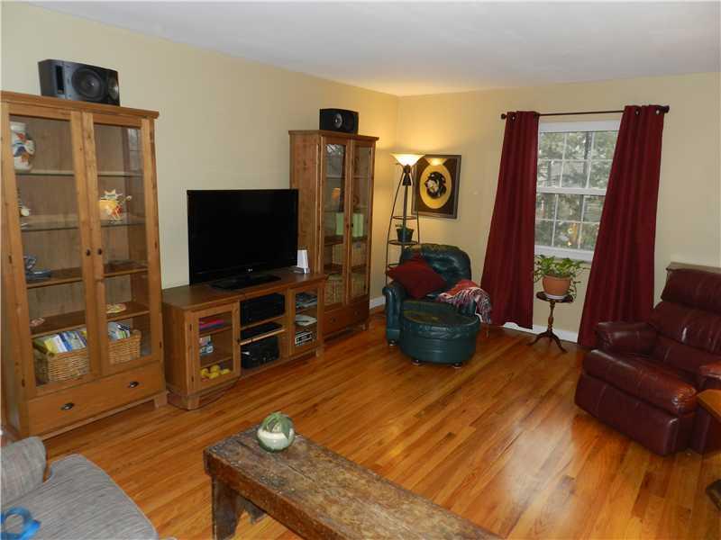309 Edgewood Road Forest Hills, PA 15221 - Photo 15 of 22 Living Room.