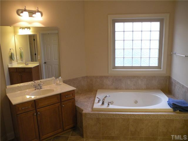 5013 Nautia Street Raleigh, NC 27606 - Photo 18 of 25 Master Bath/Spa