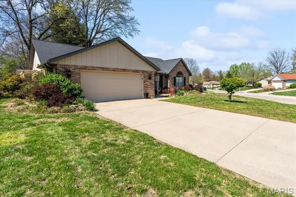 $250,000 | 1836 Spruce Hill Drive, Belleville, IL 62221
