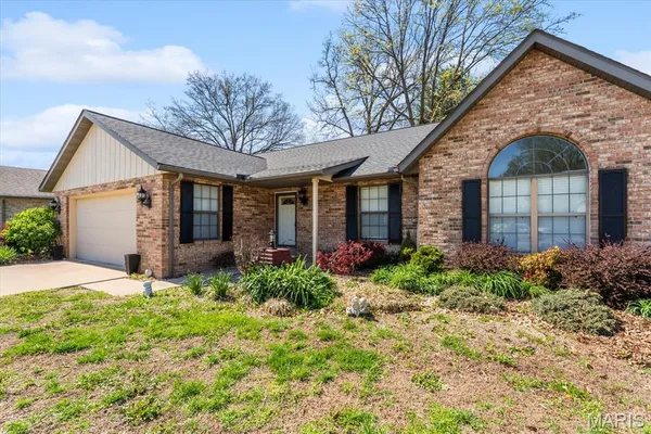 $250,000 | 1836 Spruce Hill Drive, Belleville, IL 62221