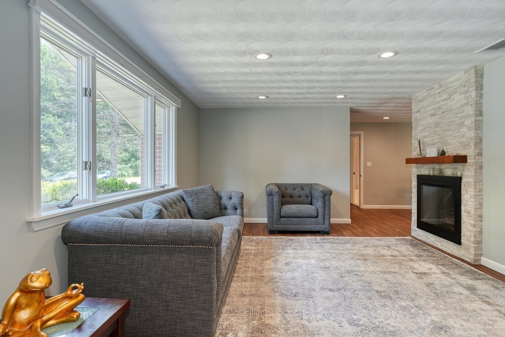 54 Bradford Road Framingham, MA 01701 - Photo 6 of 31 Gallery Image 6