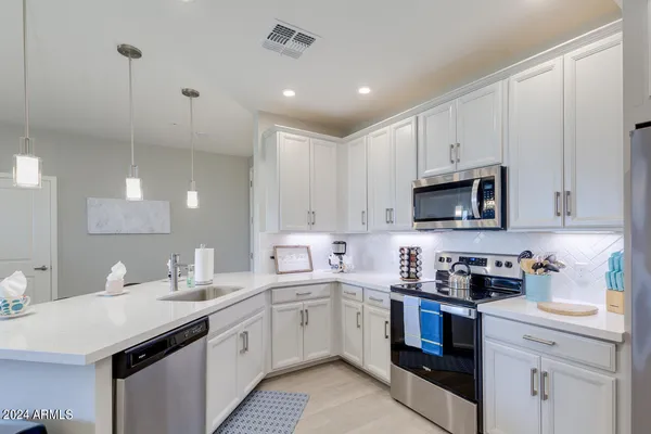 $6,000 | 2511 West Queen Creek Road, Unit 302, Chandler, AZ 85248