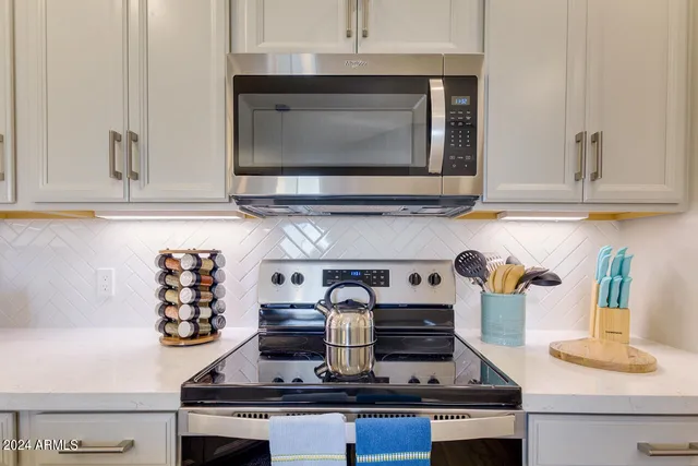 $6,000 | 2511 West Queen Creek Road, Unit 302, Chandler, AZ 85248