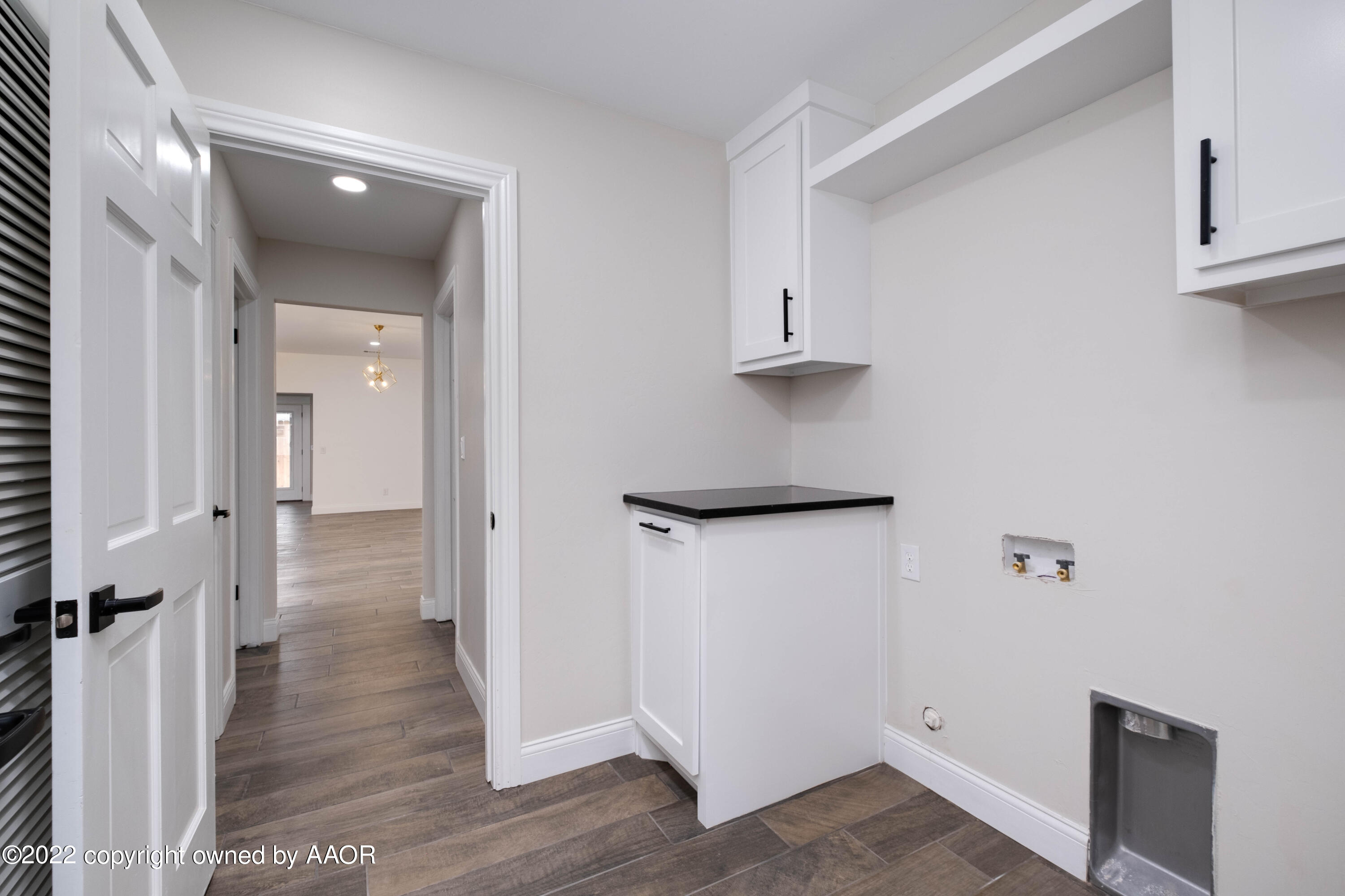 6601 Palacio Drive Amarillo, TX 79109 - Photo 4 of 28 Laundry