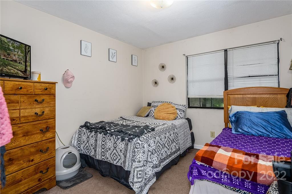 3521 Section House Road Hickory, NC 28601 - Photo 48 of 48 a bedroom with two beds and a closet