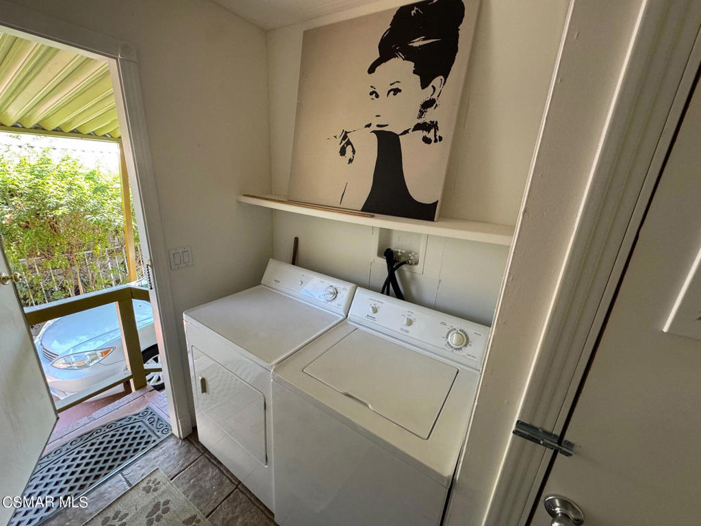 24303 Woolsey Canoga Park, Unit 26 Los Angeles, CA 90068 - Photo 18 of 28 a utility room with dryer and washer