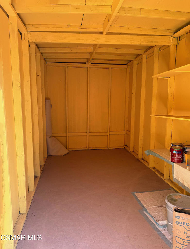 24303 Woolsey Canoga Park, Unit 26 Los Angeles, CA 90068 - Photo 20 of 28 a view of a small space