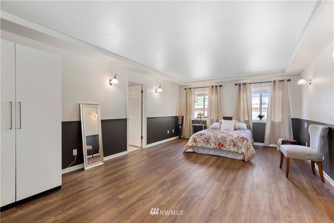 9451 Avon Allen Road Bow, WA 98232 - Photo 20 of 40 a spacious bedroom with a bed and a couch