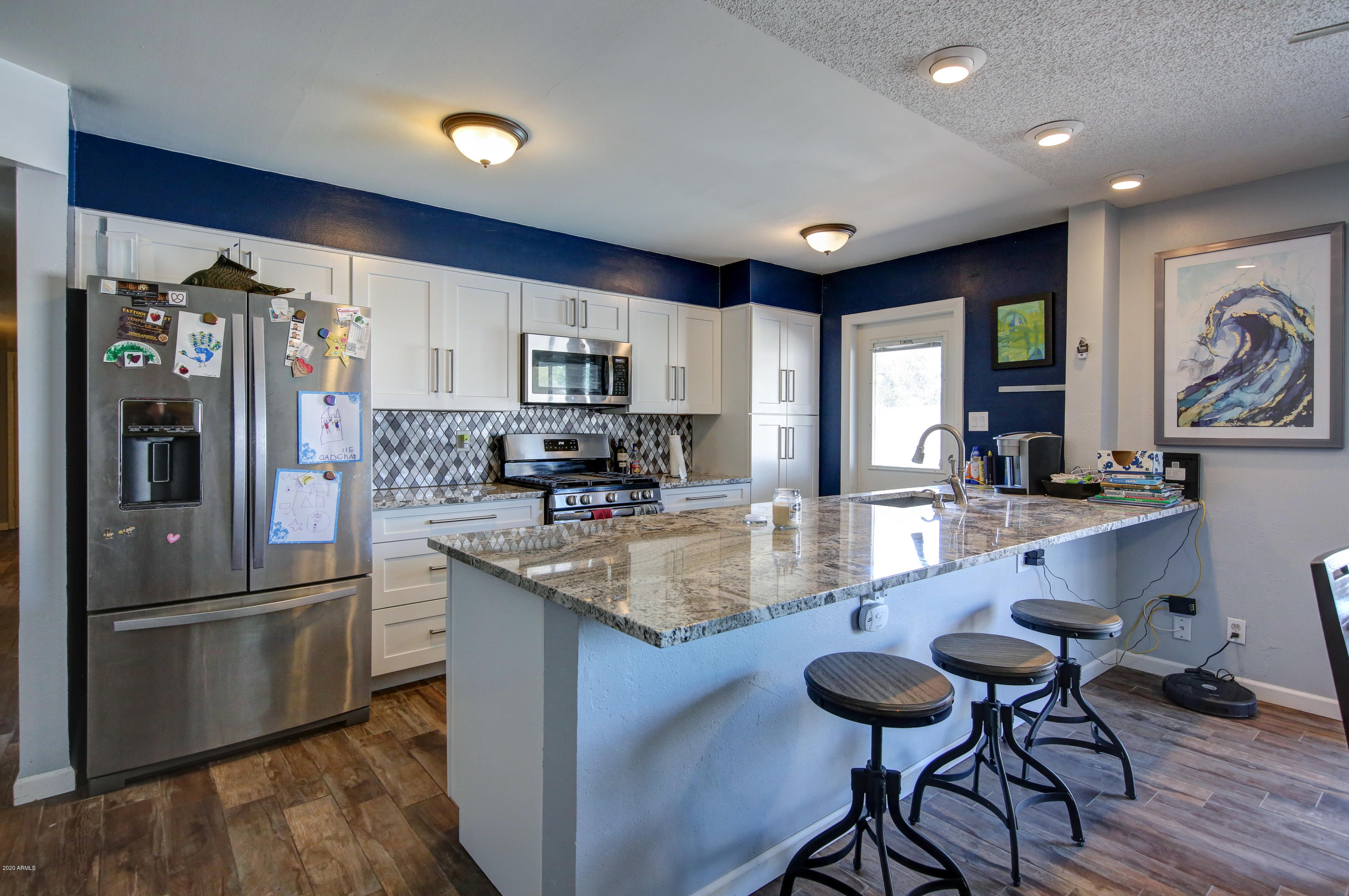 22 East Del Rio Drive Tempe, AZ 85282 - Photo 8 of 22 kitchen breakfast bar