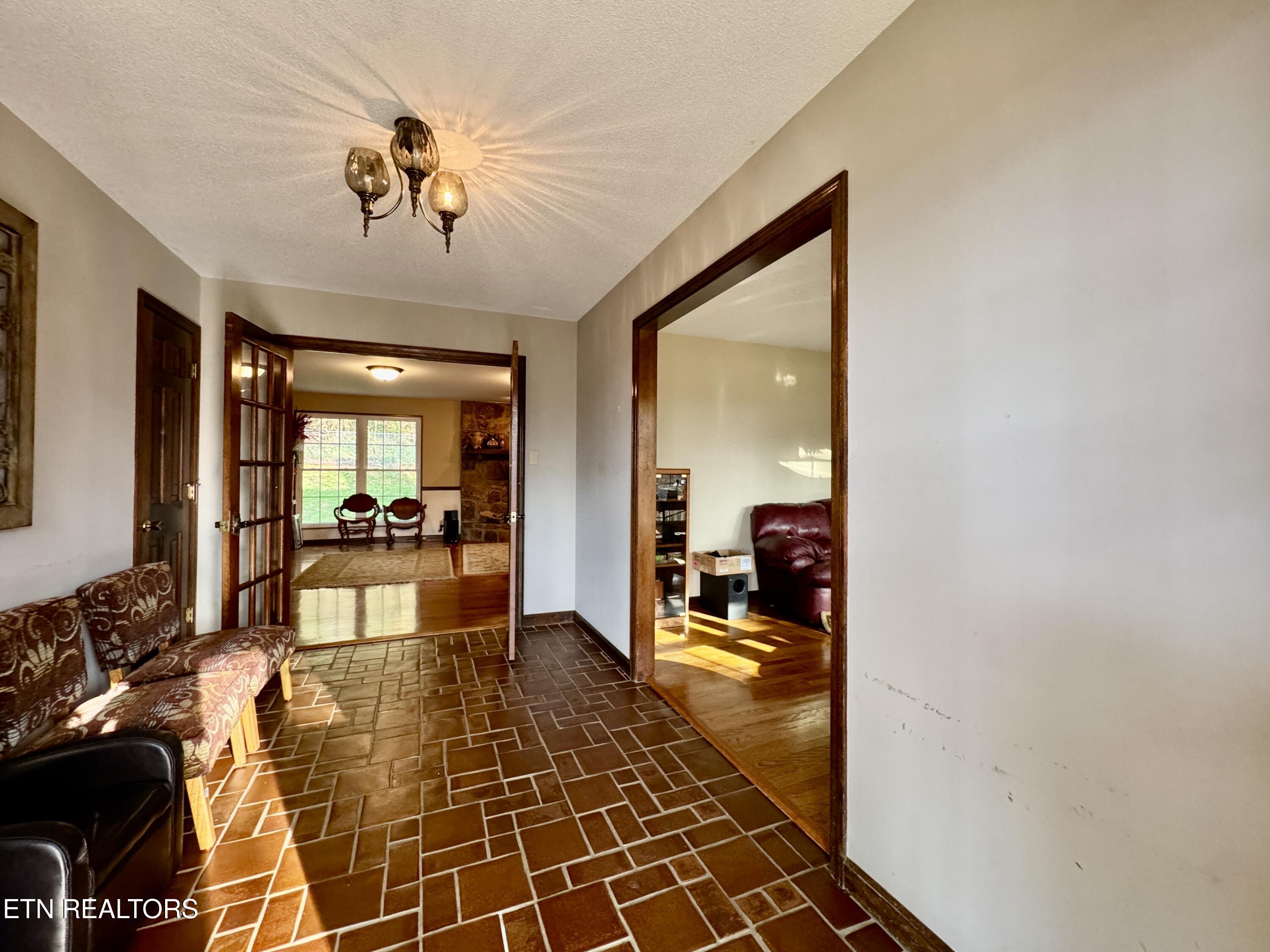 5913 Wassman Road Knoxville, TN 37912 - Photo 12 of 60 8