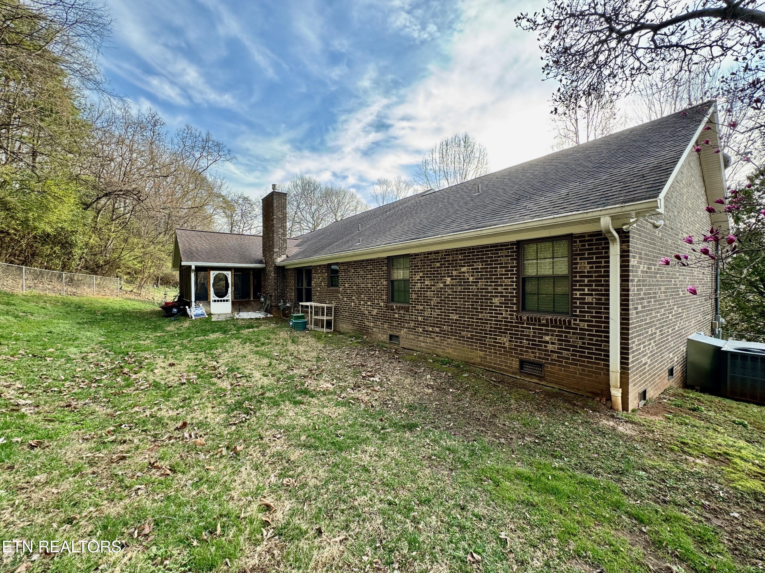 5913 Wassman Road Knoxville, TN 37912 - Photo 5 of 60 5