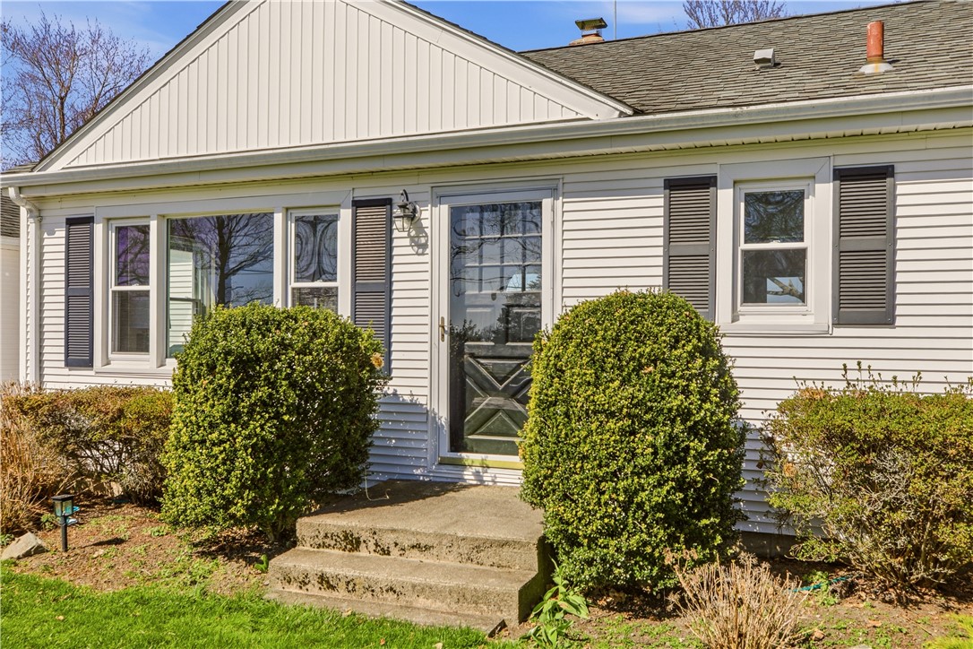 415 Wapping Road Portsmouth, RI 02871 - Photo 4 of 43