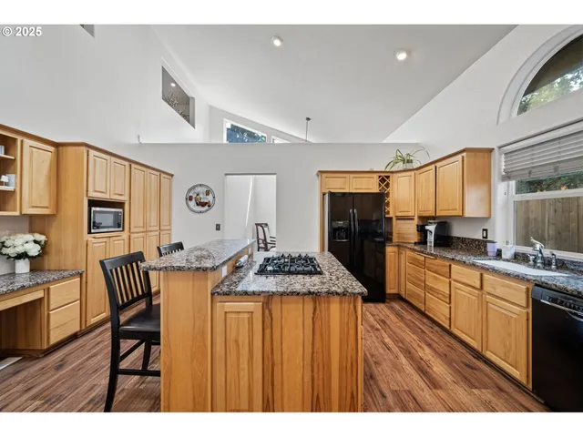 $768,000 | 6831 Holly Street, Springfield, OR 97478