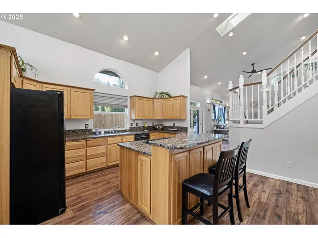 $768,000 | 6831 Holly Street, Springfield, OR 97478