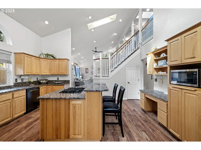 $768,000 | 6831 Holly Street, Springfield, OR 97478