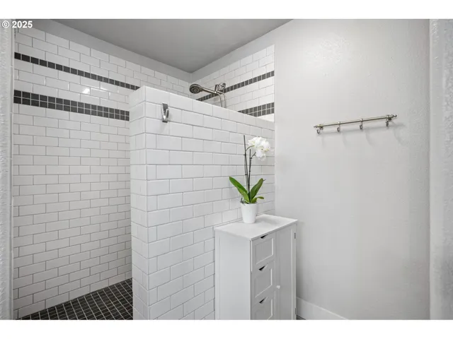 $768,000 | 6831 Holly Street, Springfield, OR 97478