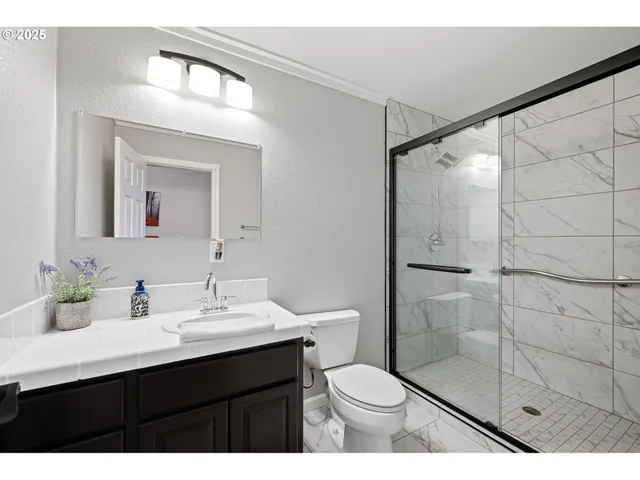 $768,000 | 6831 Holly Street, Springfield, OR 97478