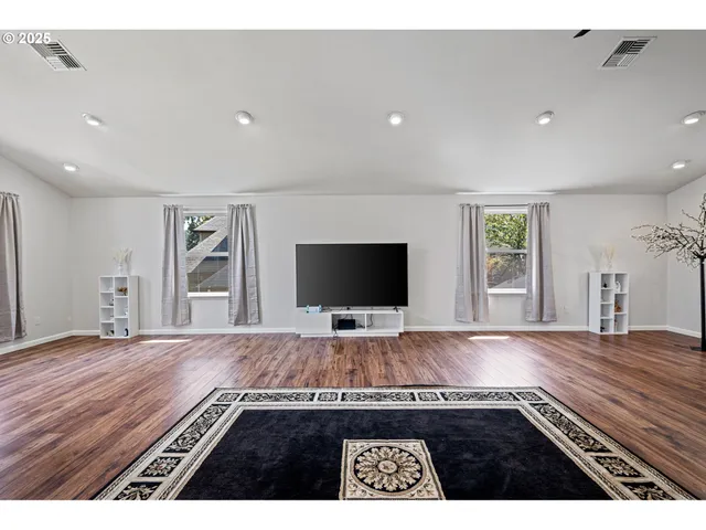 $768,000 | 6831 Holly Street, Springfield, OR 97478