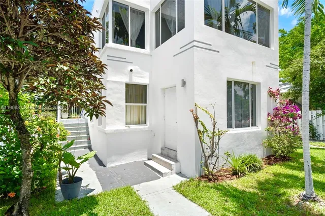 $1,150,000 | 555 Northeast 70th Street, Miami, FL 33138