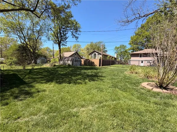 $360,000 | 8404 Shawnee Lane, Overland Park, KS 66212