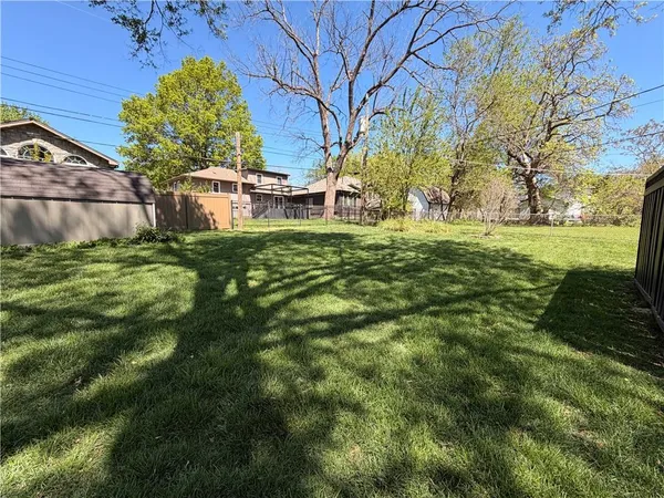 $360,000 | 8404 Shawnee Lane, Overland Park, KS 66212