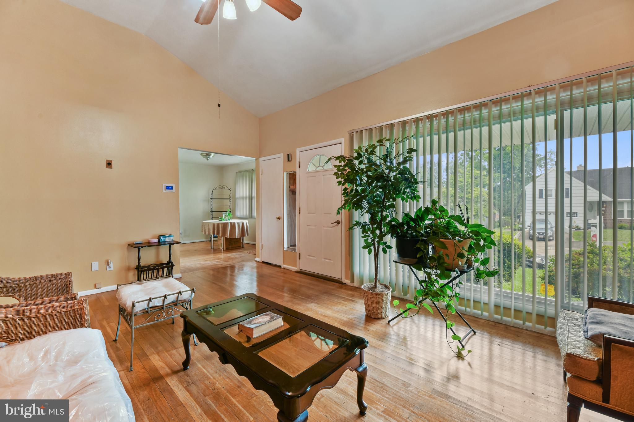 1108 Stamford Road Baltimore, MD 21229 - Photo 3 of 21