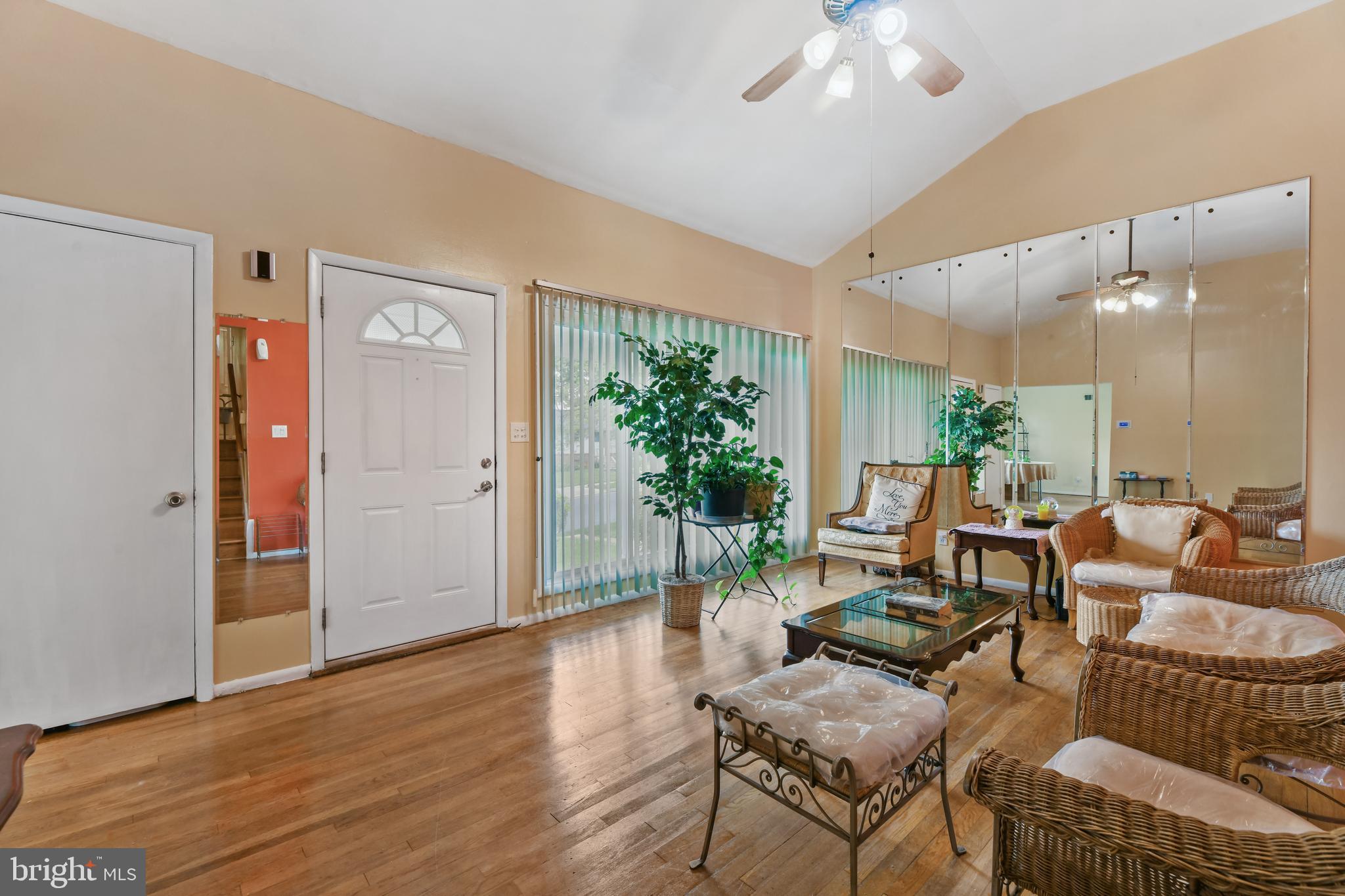 1108 Stamford Road Baltimore, MD 21229 - Photo 4 of 21