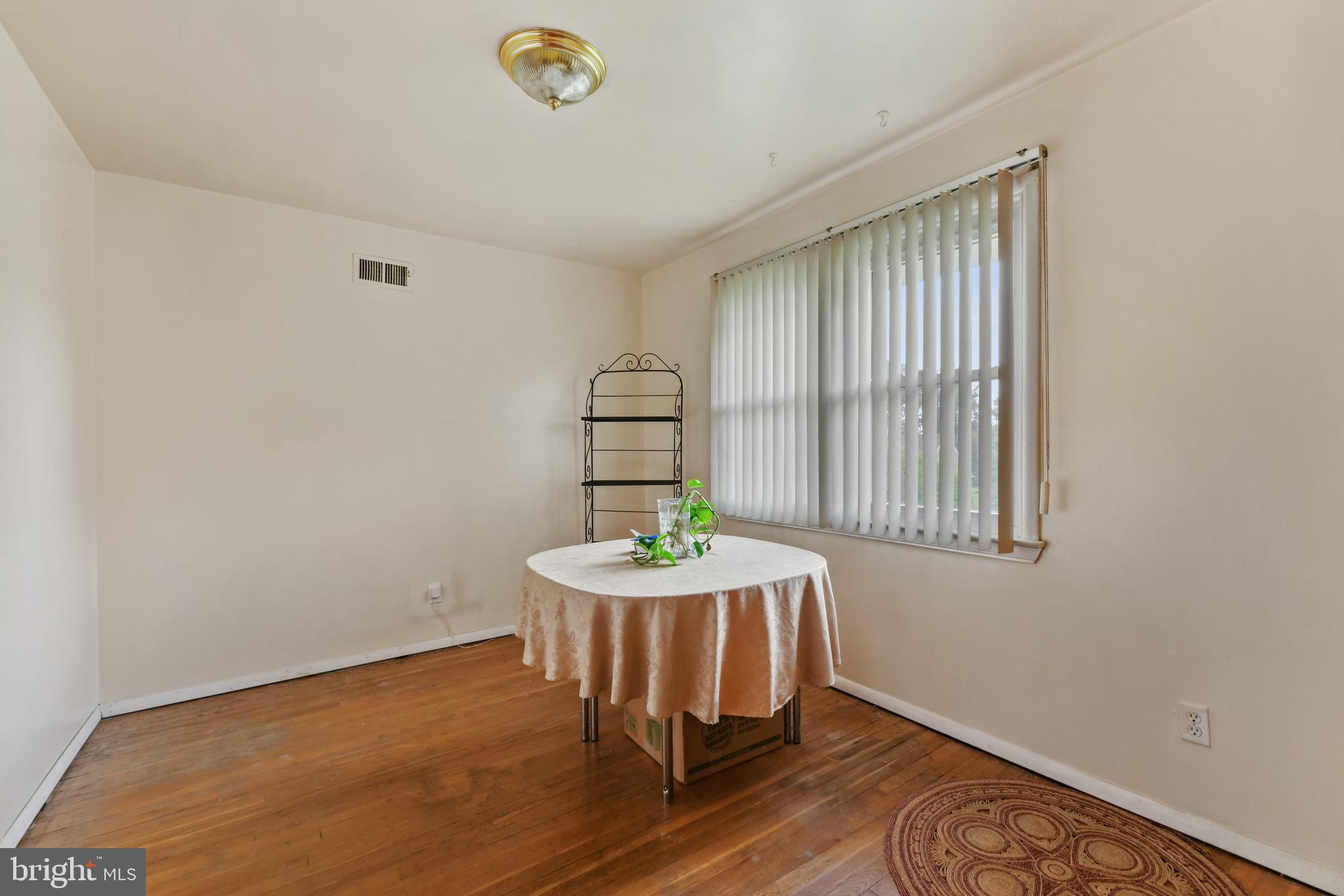 1108 Stamford Road Baltimore, MD 21229 - Photo 8 of 21
