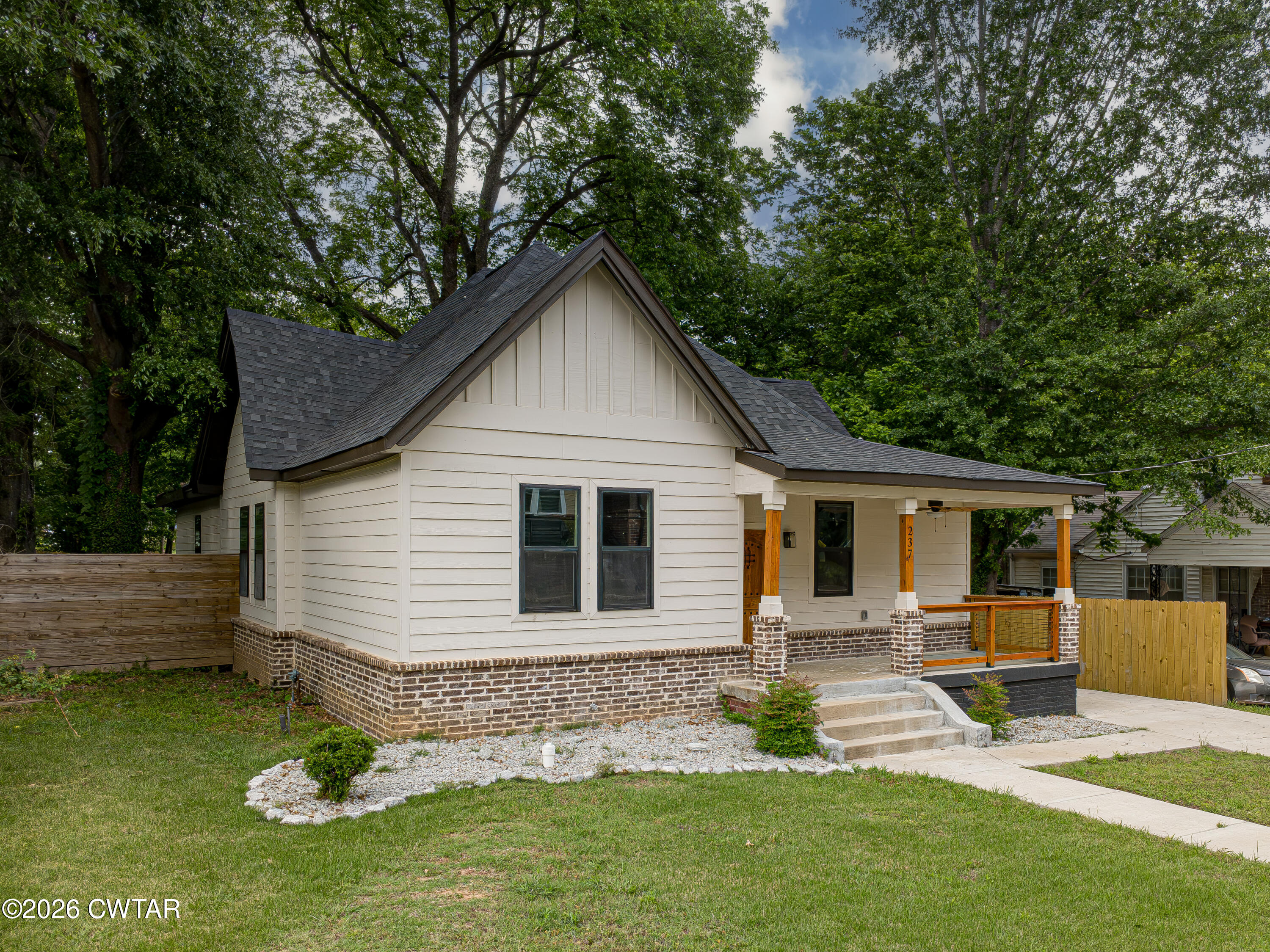 237 Talbot Street Jackson, TN 38301 - Photo 4 of 25 DJI_0857-2