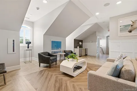 $1,225,000 | 21 Seasons Way, Dix Hills, NY 11746