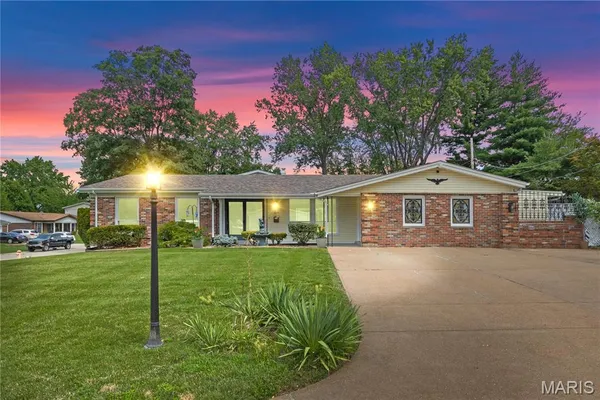$289,900 | 3475 Stonehaven Drive, Florissant, MO 63033