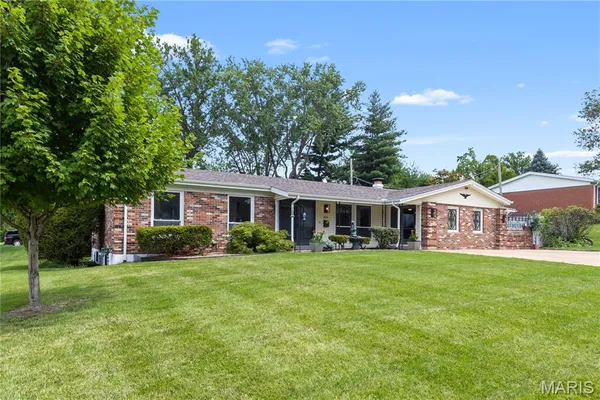 $289,900 | 3475 Stonehaven Drive, Florissant, MO 63033