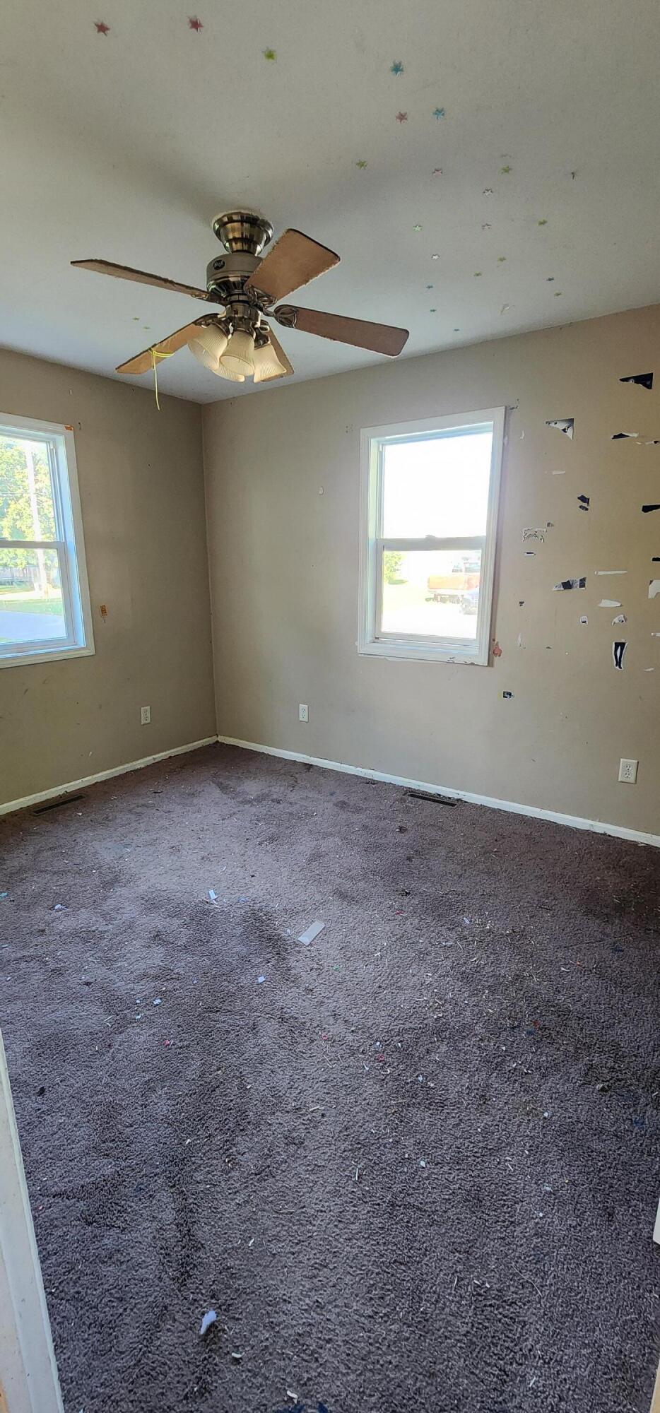 630 East Elm Street Rensselaer, IN 47978 - Photo 13 of 14 an empty room with a ceiling fan and window