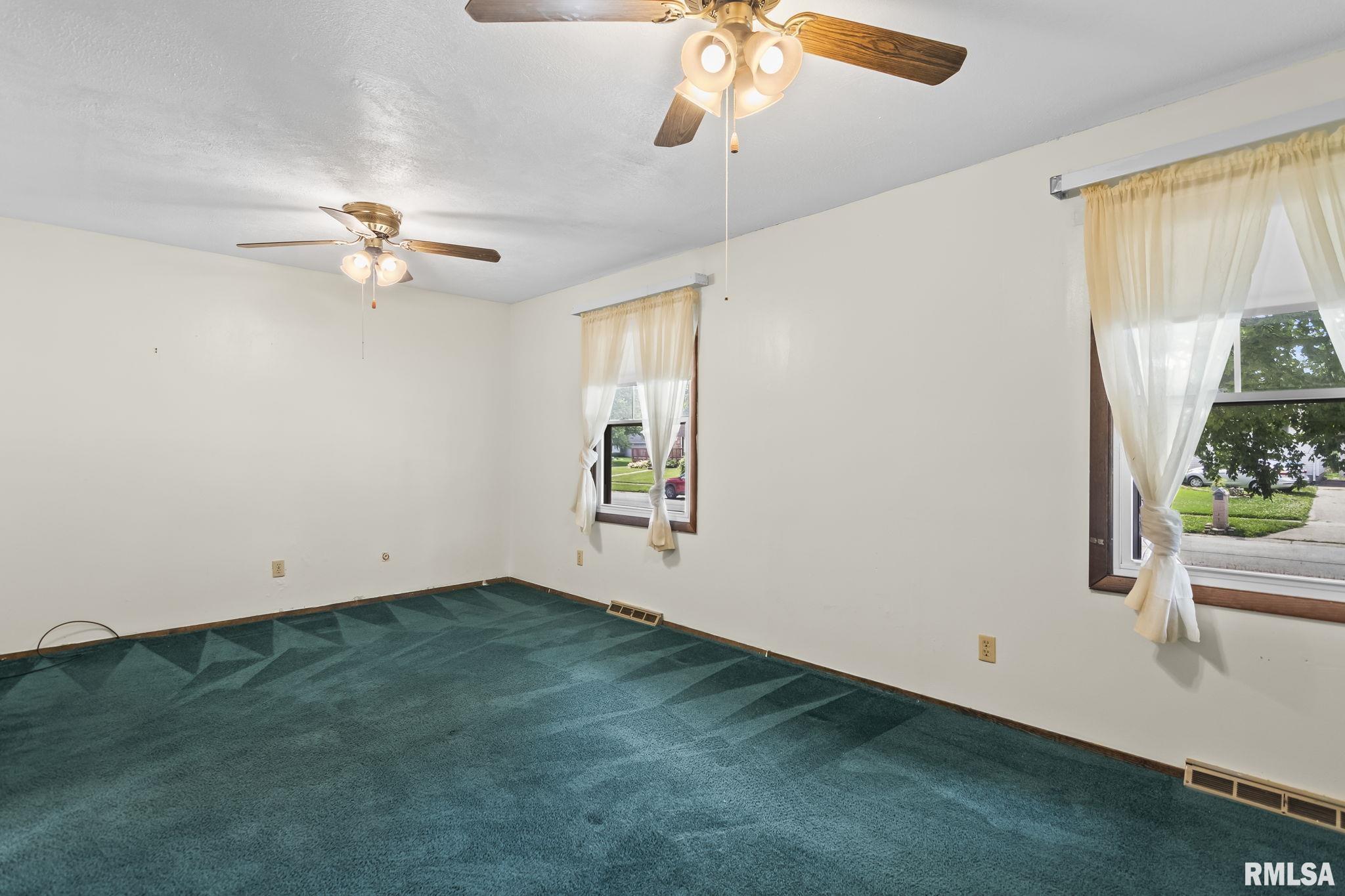 3025 East Griffiths Avenue Springfield, IL 62702 - Photo 13 of 34