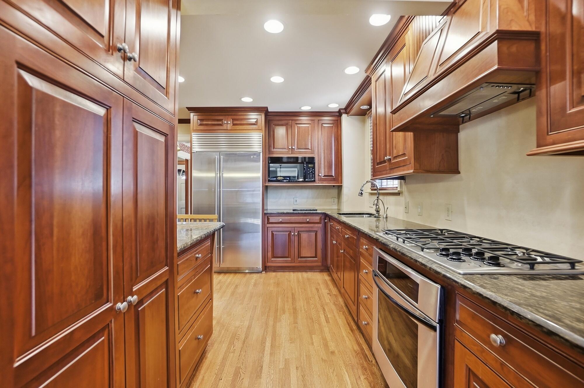 1627 Doone Road Upper Arlington, OH 43221 - Photo 20 of 37 Cabinets galore