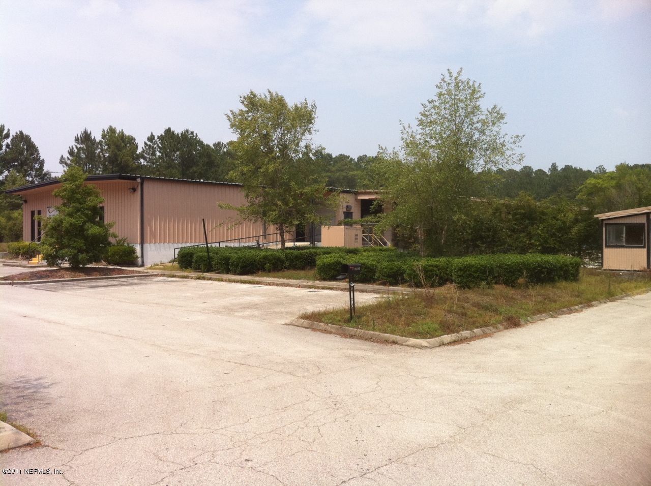 2501 Lloyd Road Jacksonville, FL 32254 - Photo 3 of 7 Right of building