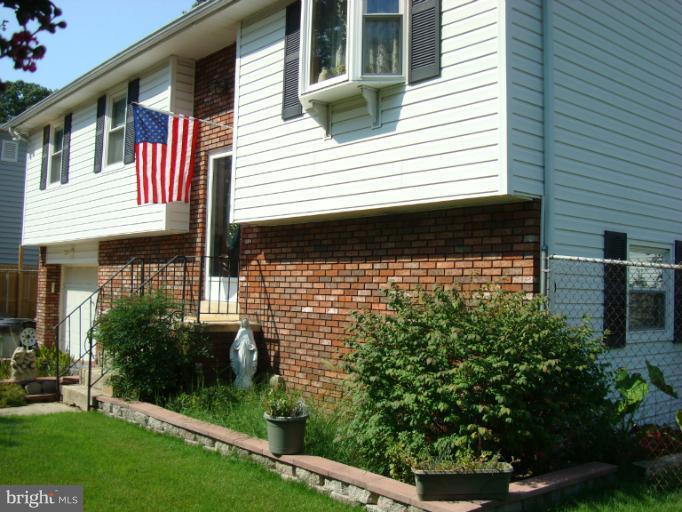 1627 Bay Ridge Road Edgewater, MD 21037 - Photo 12 of 21 a front view of a house with plants