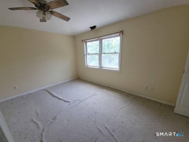 28 Commodore Cmns, Unit 28 Derby, CT 06418 - Photo 11 of 17 an empty room with a window