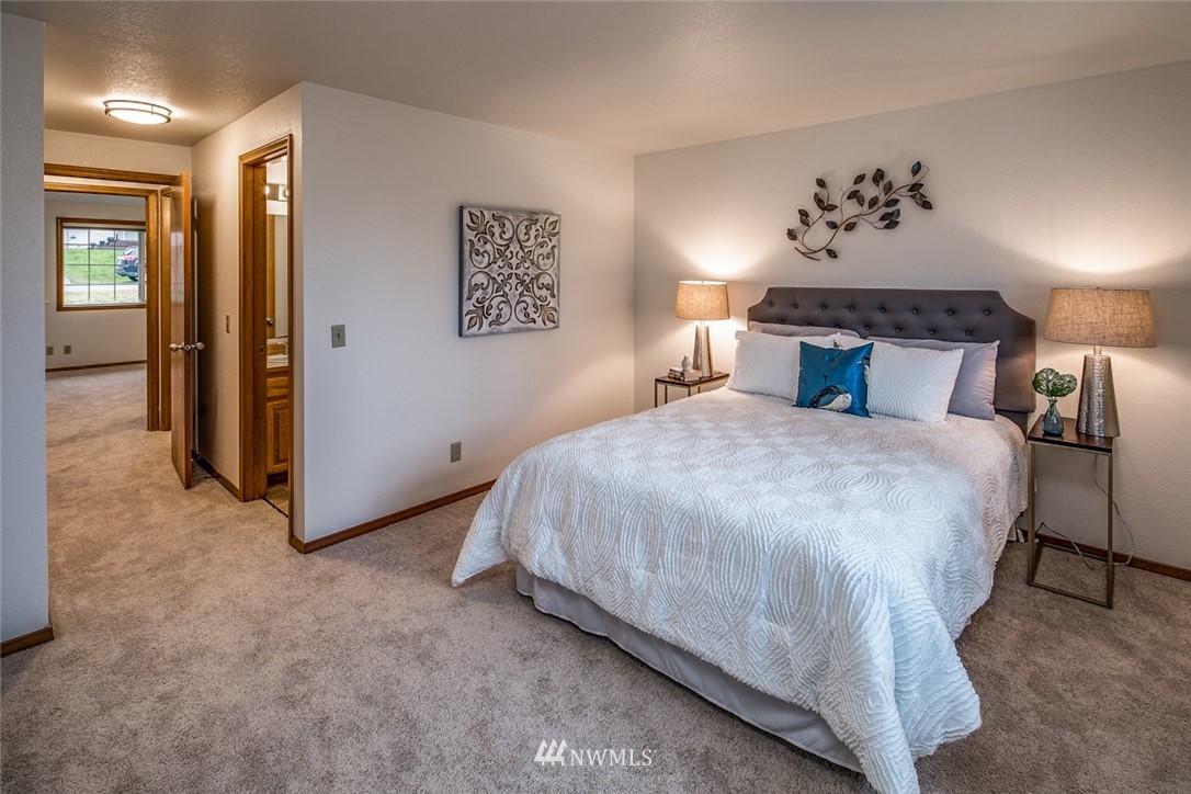 1404 Welling Road Bellingham, WA 98226 - Photo 11 of 21 a spacious bedroom with a bed and a painting on the wall
