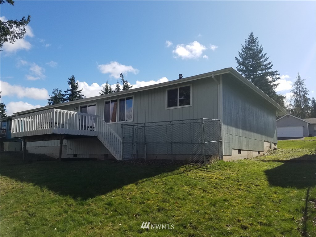 1404 Welling Road Bellingham, WA 98226 - Photo 18 of 21 a front view of a house with garden